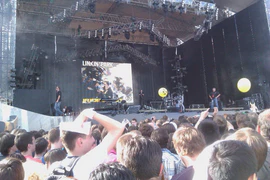 Contest winner's artwork on the screen before the show (Image courtesy of Kate of LPCoalition)